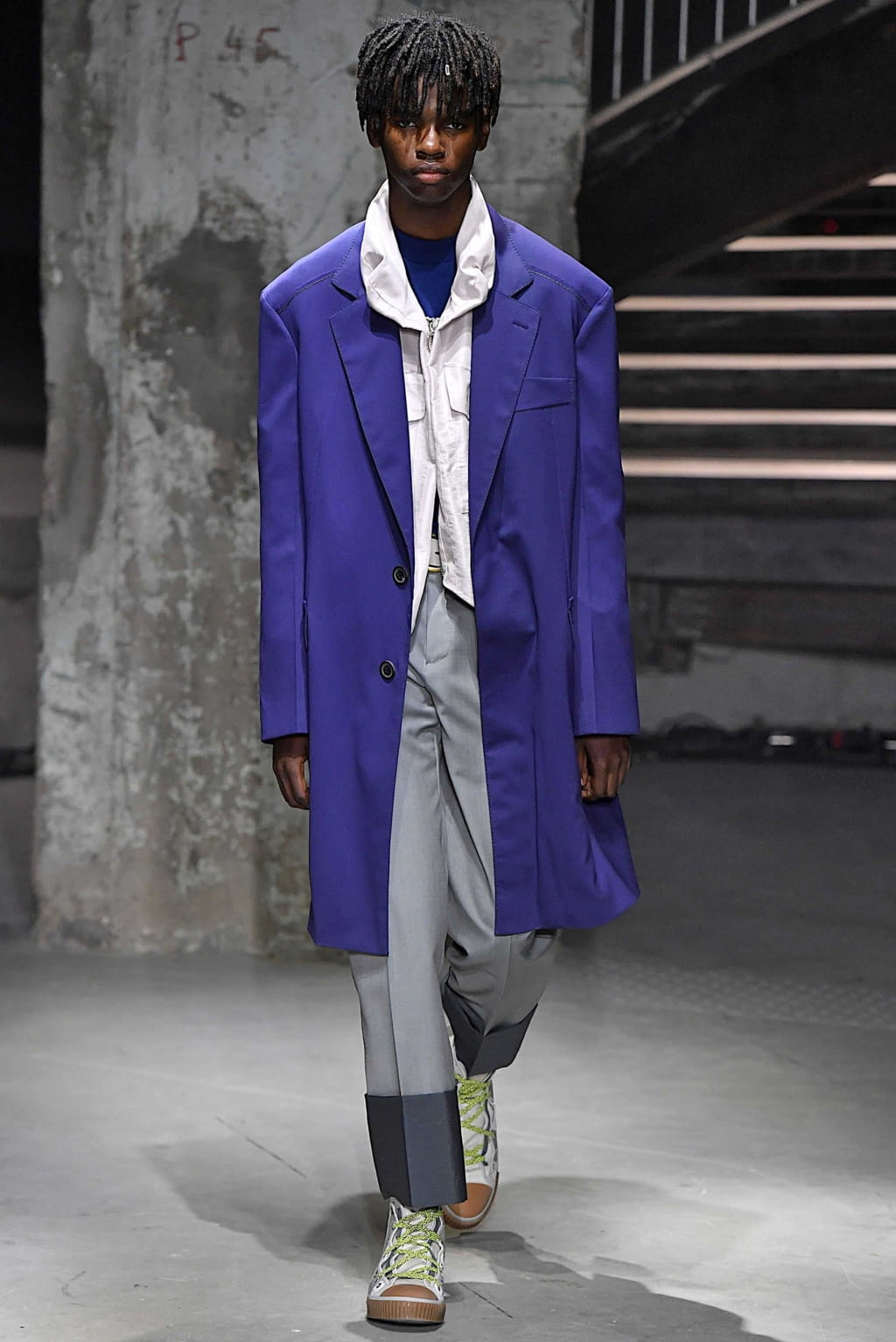 Fashion Week Paris Spring/Summer 2019 look 2 from the Lanvin collection menswear