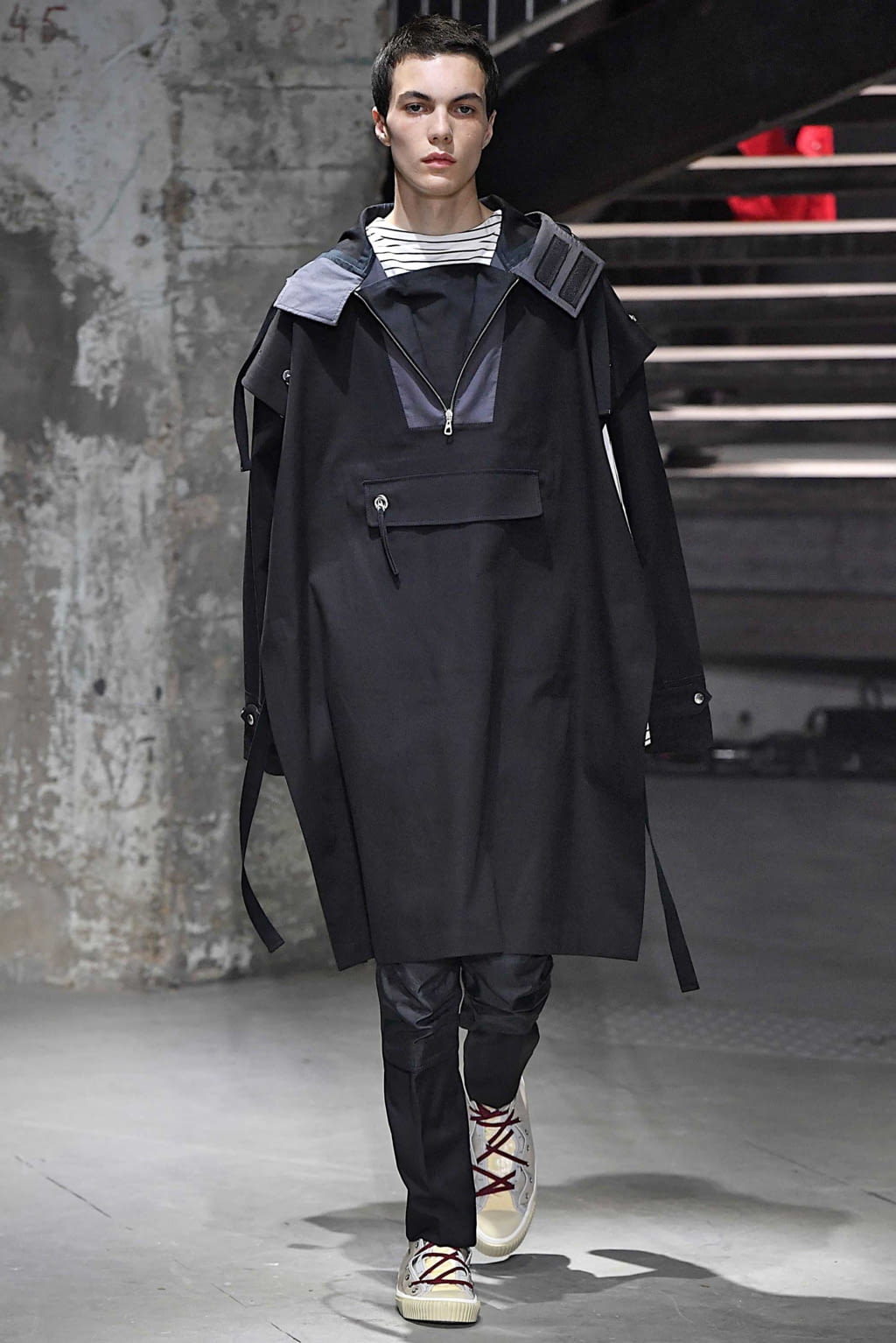 Fashion Week Paris Spring/Summer 2019 look 16 from the Lanvin collection menswear