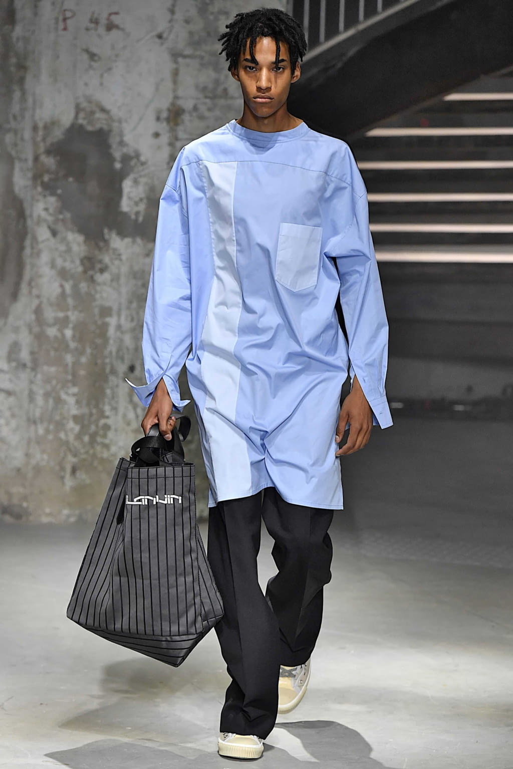 Fashion Week Paris Spring/Summer 2019 look 22 from the Lanvin collection 男装