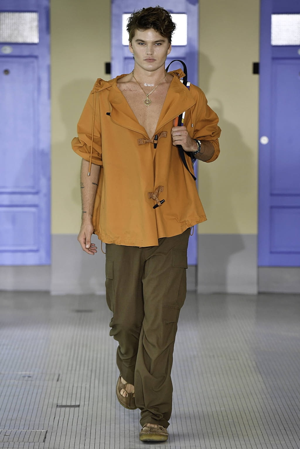 Fashion Week Paris Spring/Summer 2020 look 21 from the Lanvin collection 男装