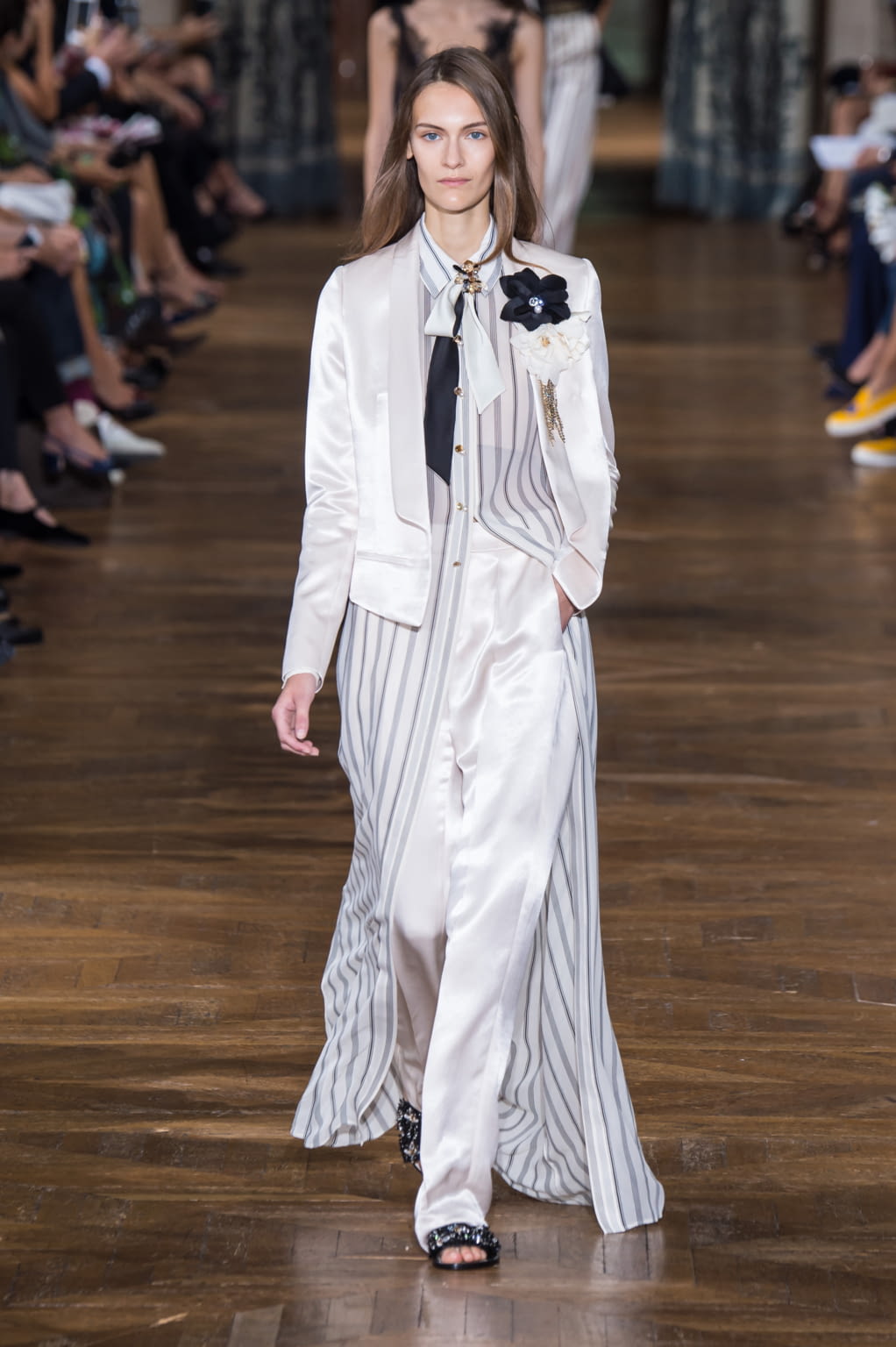 Fashion Week Paris Spring/Summer 2017 look 1 from the Lanvin collection womenswear