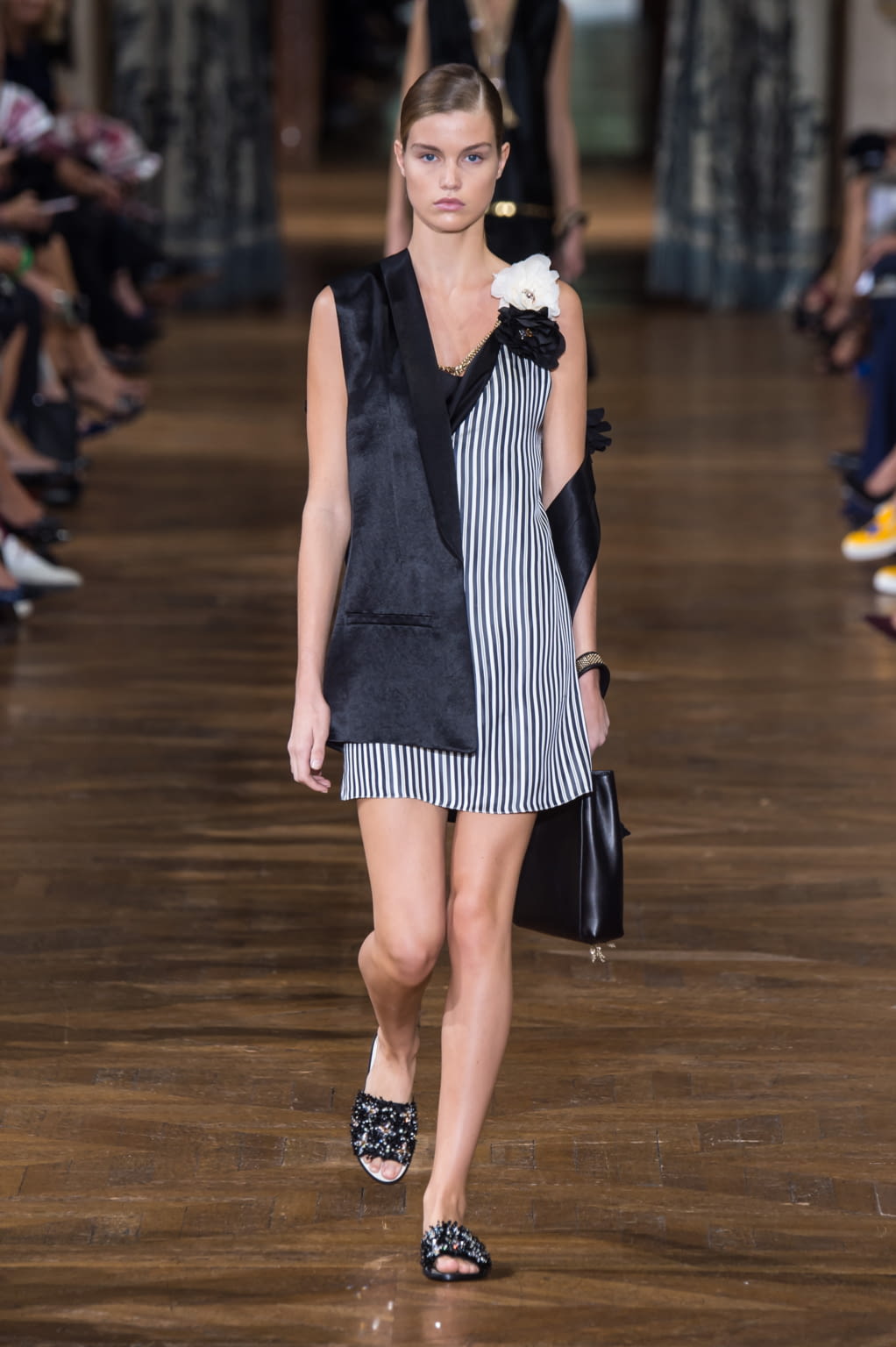Fashion Week Paris Spring/Summer 2017 look 16 from the Lanvin collection womenswear