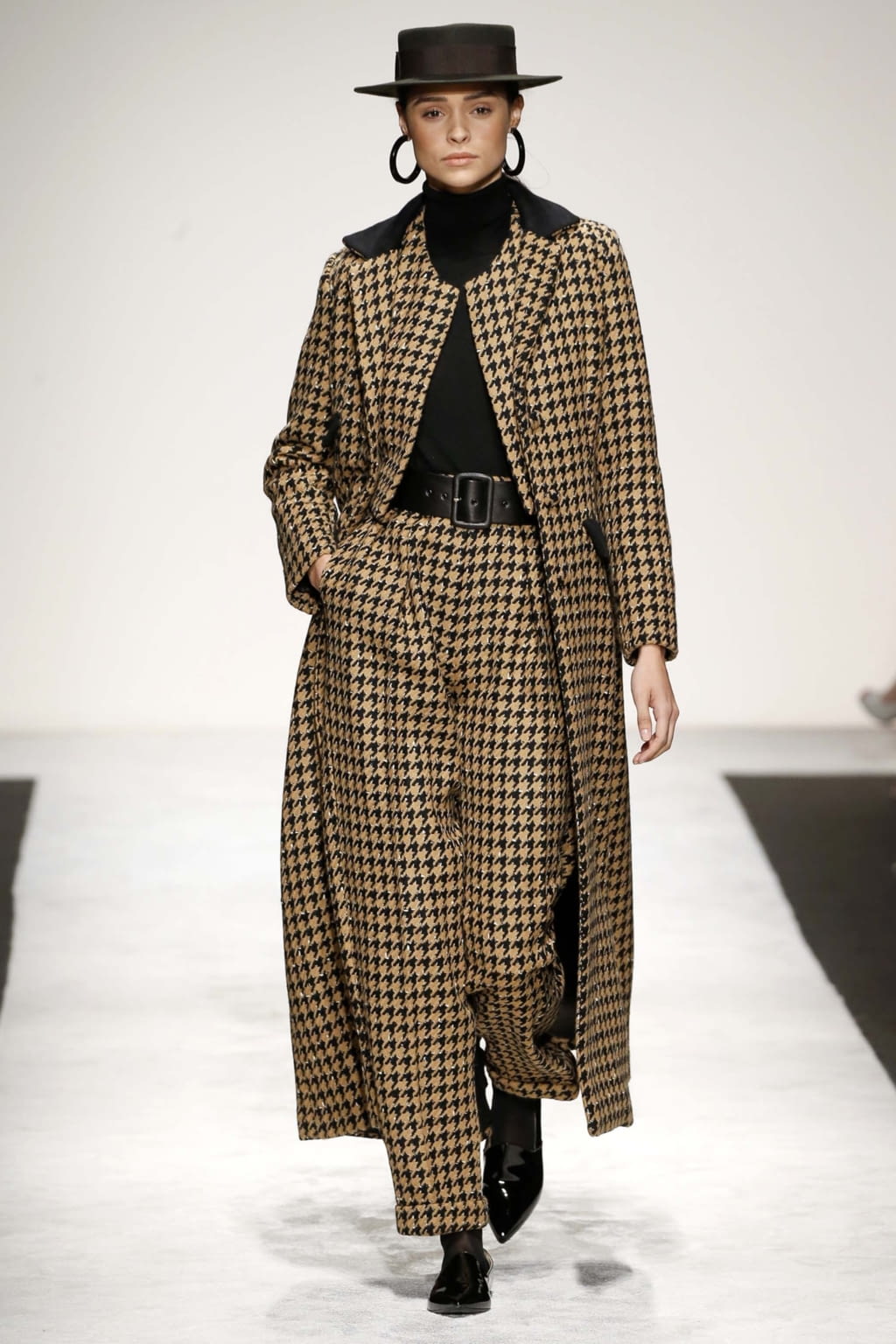 Fashion Week Milan Fall/Winter 2018 look 14 from the Laura Biagiotti collection womenswear