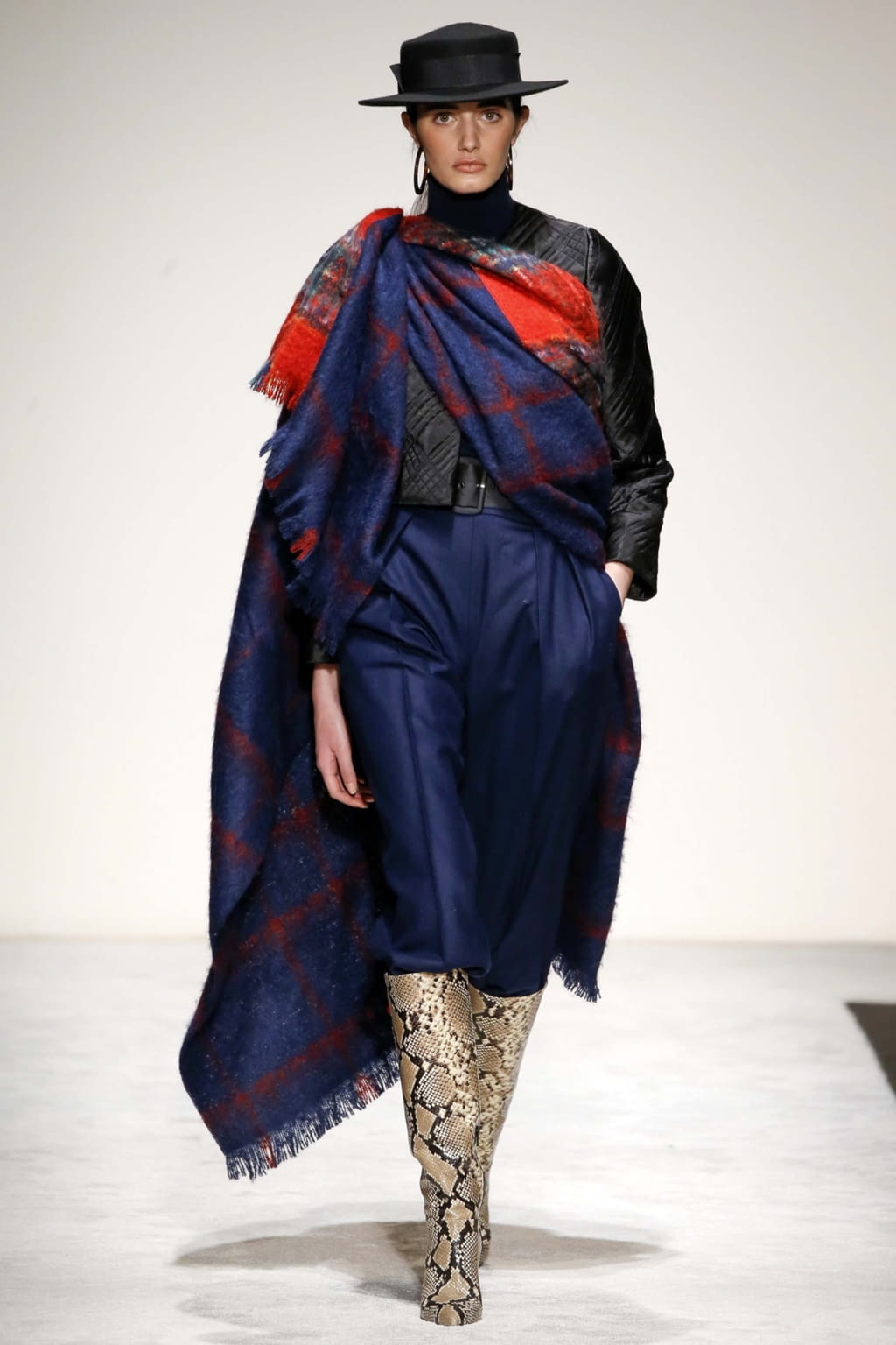 Fashion Week Milan Fall/Winter 2018 look 16 de la collection Laura Biagiotti womenswear