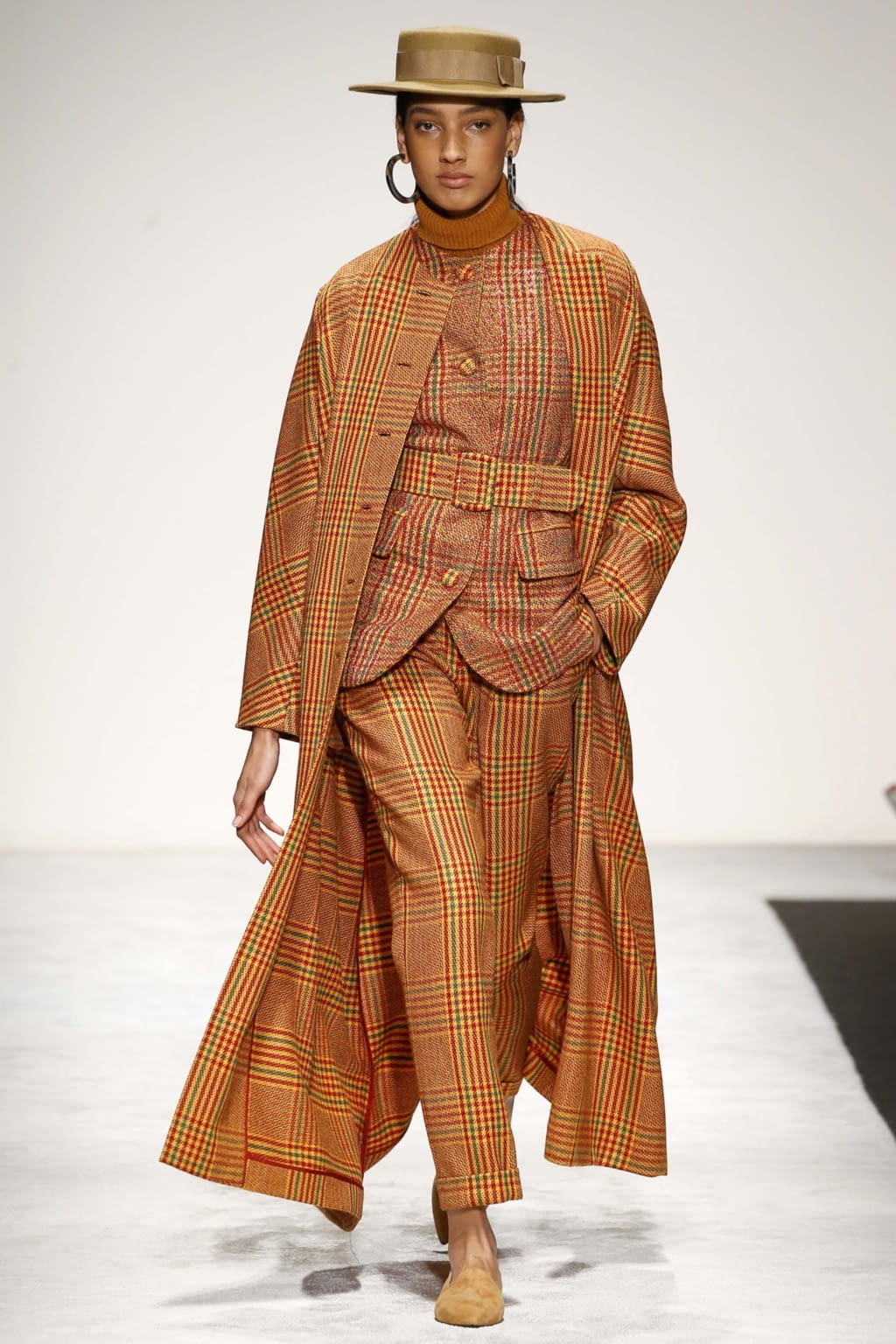 Fashion Week Milan Fall/Winter 2018 look 31 from the Laura Biagiotti collection 女装