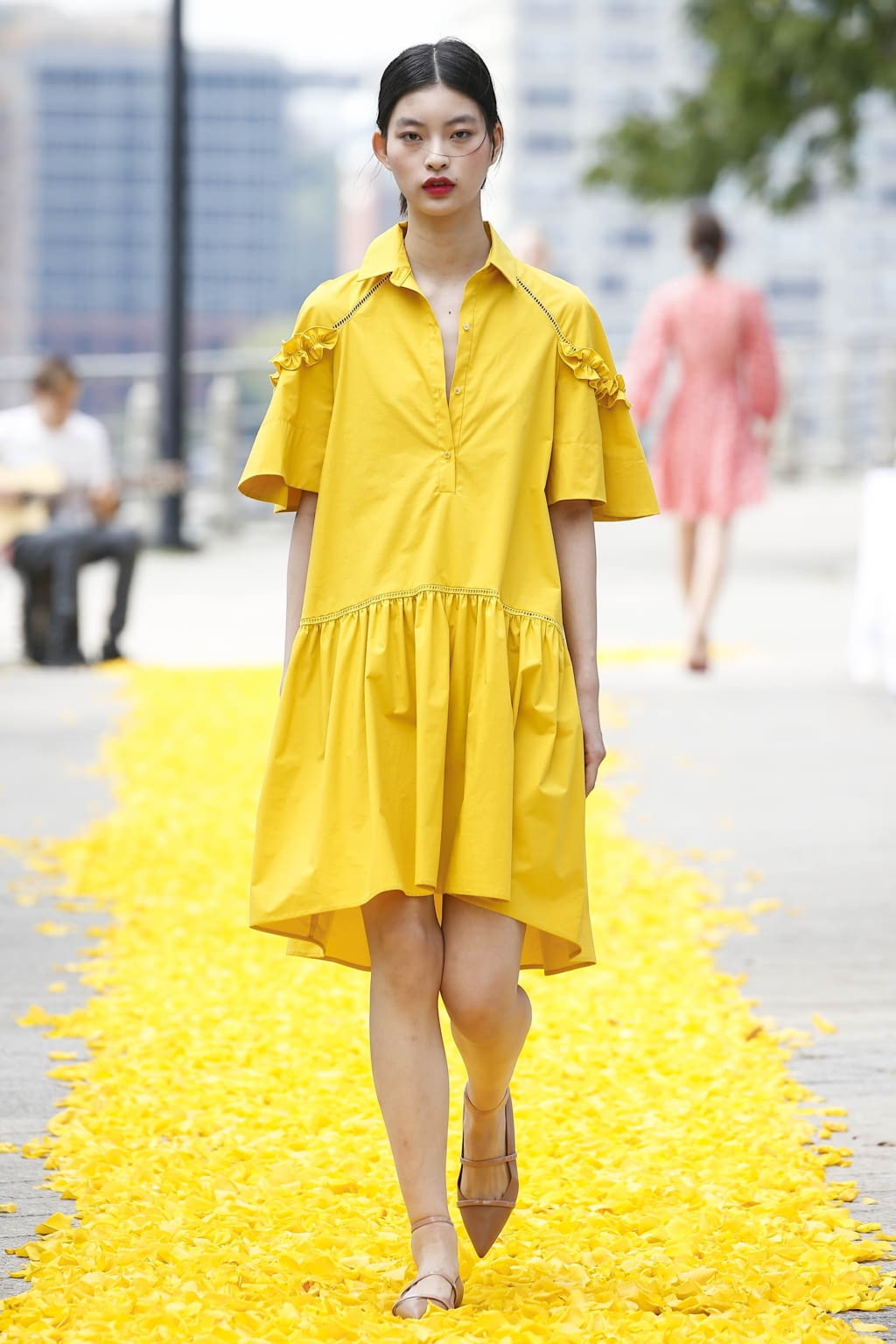 Fashion Week New York Spring/Summer 2020 look 15 from the Lela Rose collection 女装