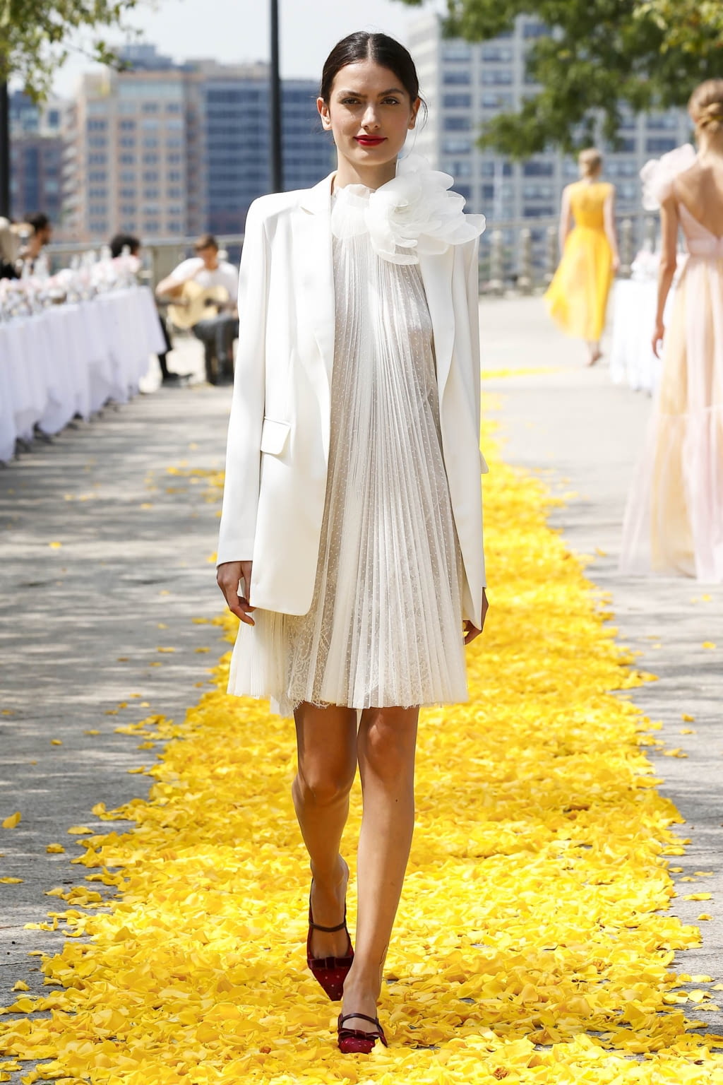 Fashion Week New York Spring/Summer 2020 look 21 from the Lela Rose collection 女装
