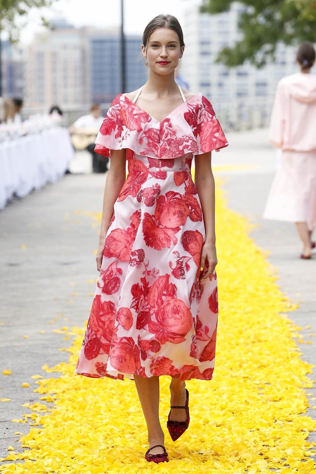 Fashion Week New York Spring/Summer 2020 look 25 de la collection Lela Rose womenswear