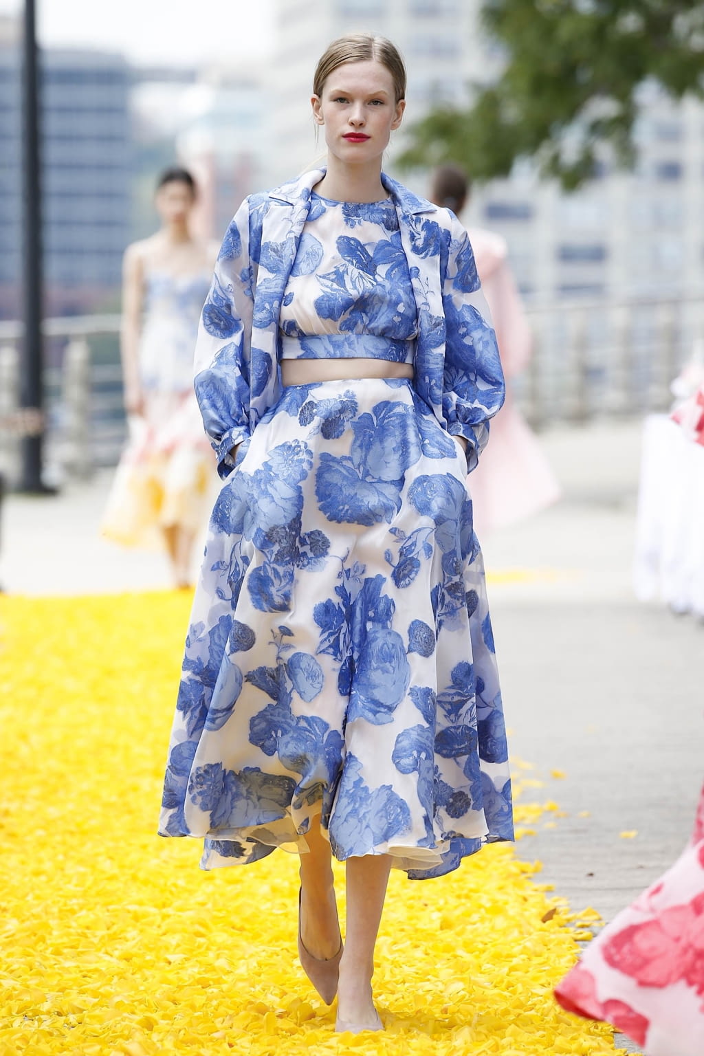 Fashion Week New York Spring/Summer 2020 look 26 from the Lela Rose collection 女装