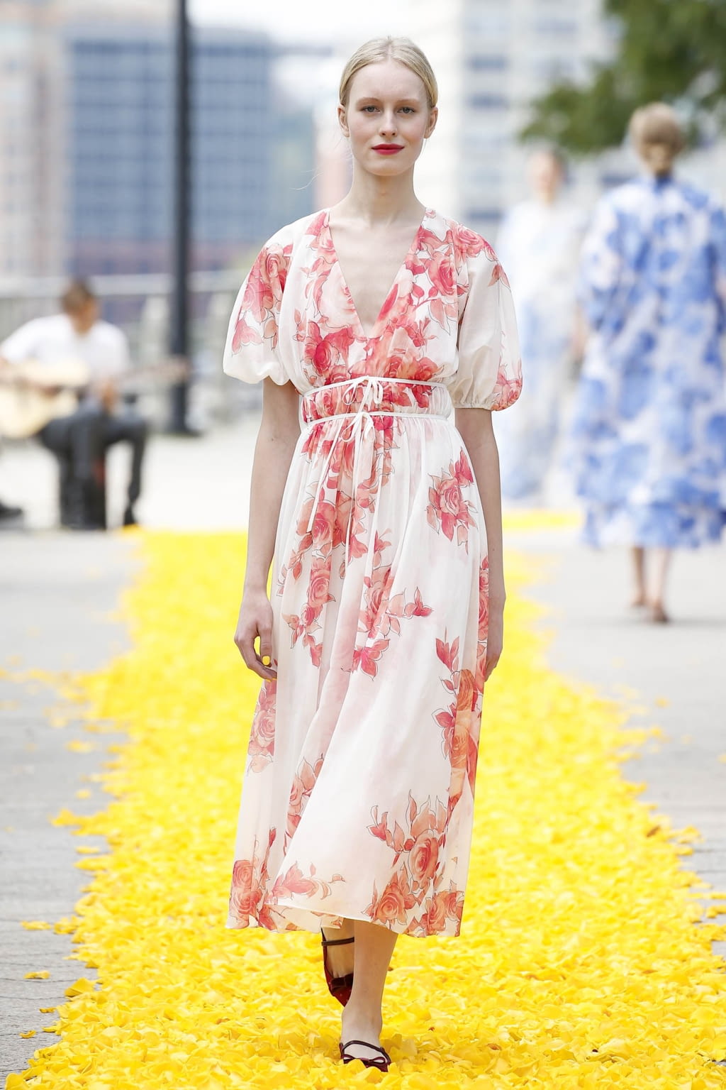 Fashion Week New York Spring/Summer 2020 look 28 from the Lela Rose collection 女装