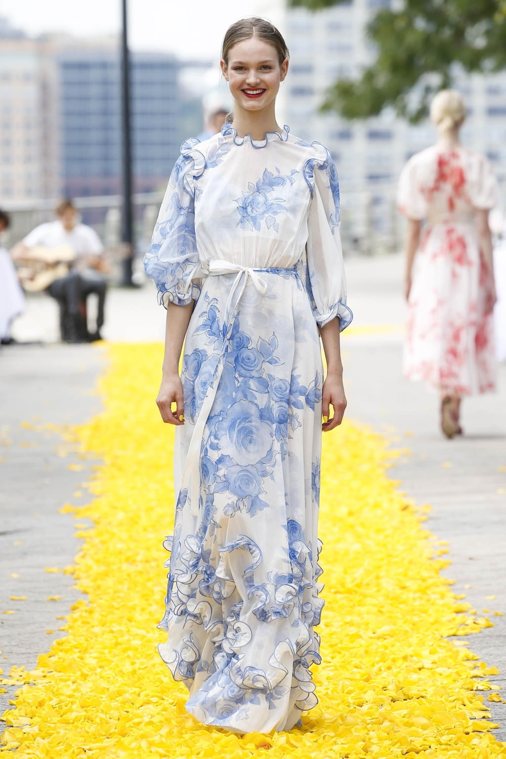 Fashion Week New York Spring/Summer 2020 look 29 from the Lela Rose collection 女装