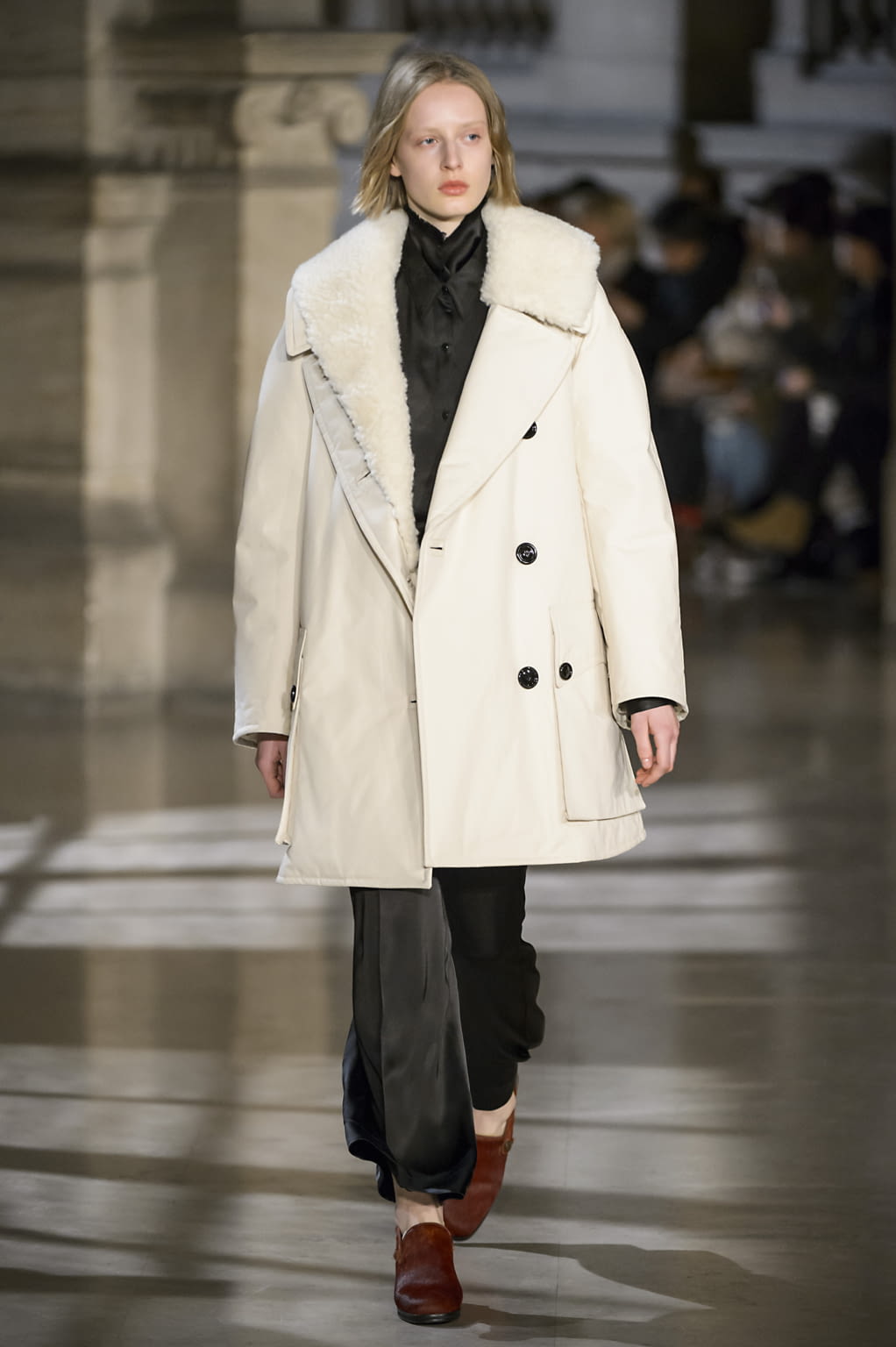 Fashion Week Paris Fall/Winter 2016 look 13 from the Lemaire collection womenswear