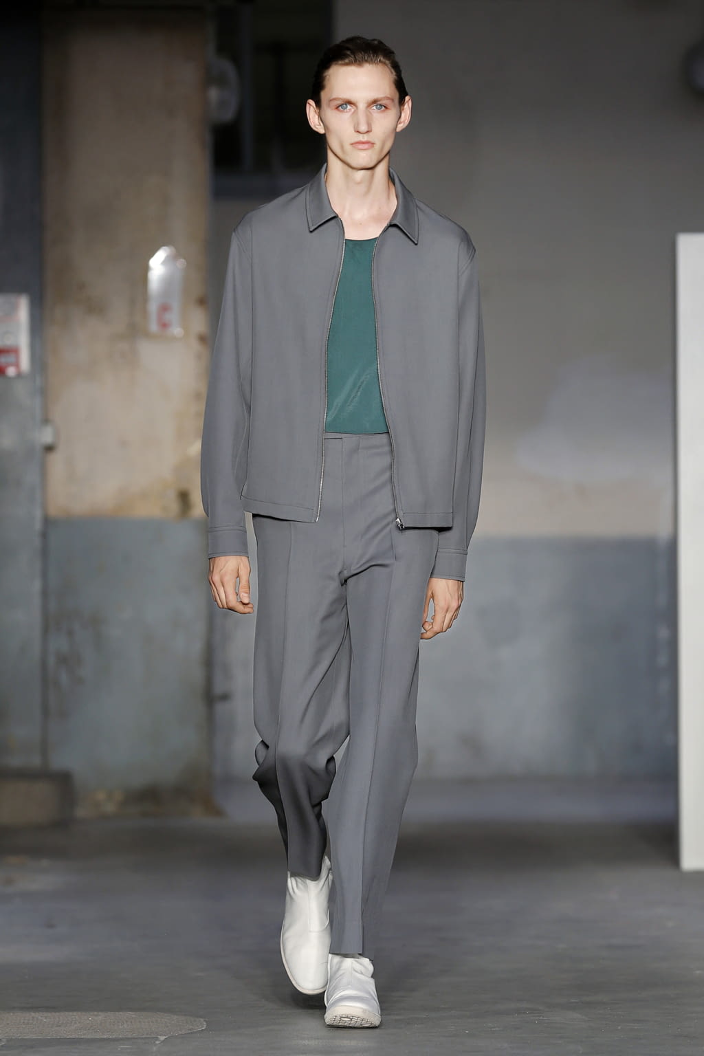 Fashion Week Paris Spring/Summer 2018 look 2 from the Lemaire collection menswear
