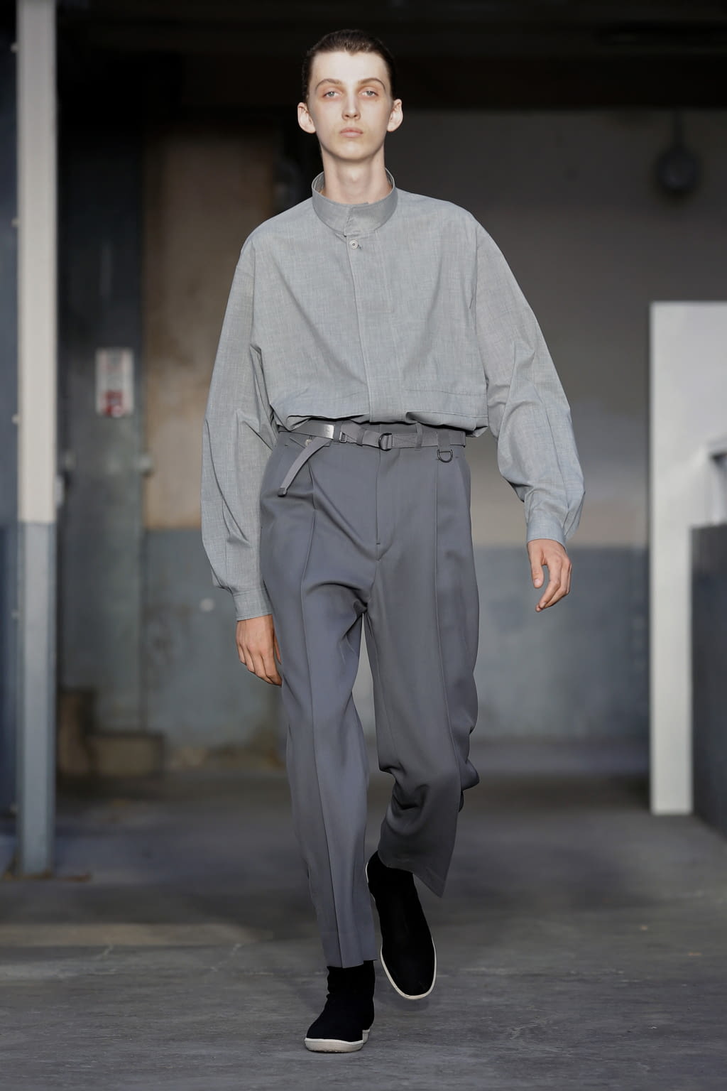 Fashion Week Paris Spring/Summer 2018 look 3 from the Lemaire collection menswear