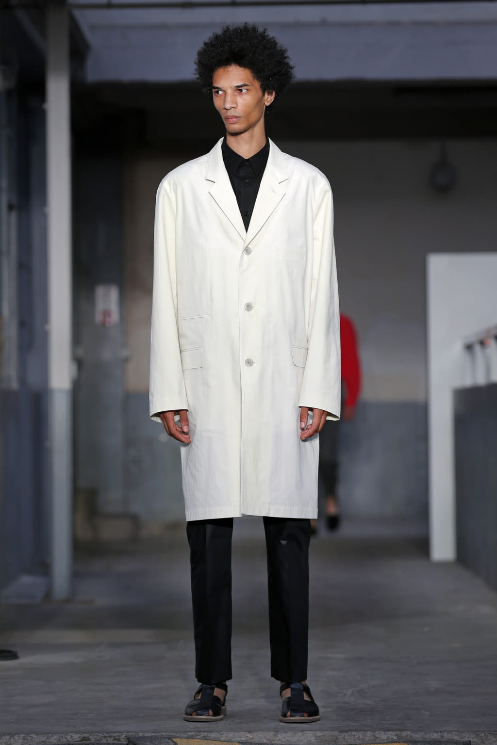 Fashion Week Paris Spring/Summer 2018 look 4 from the Lemaire collection 男装
