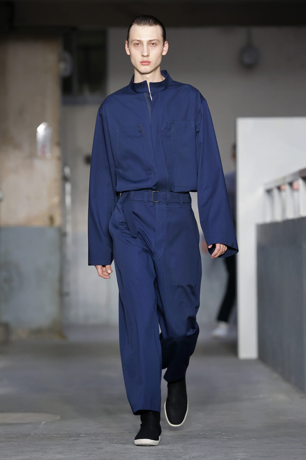 Fashion Week Paris Spring/Summer 2018 look 6 from the Lemaire collection 男装