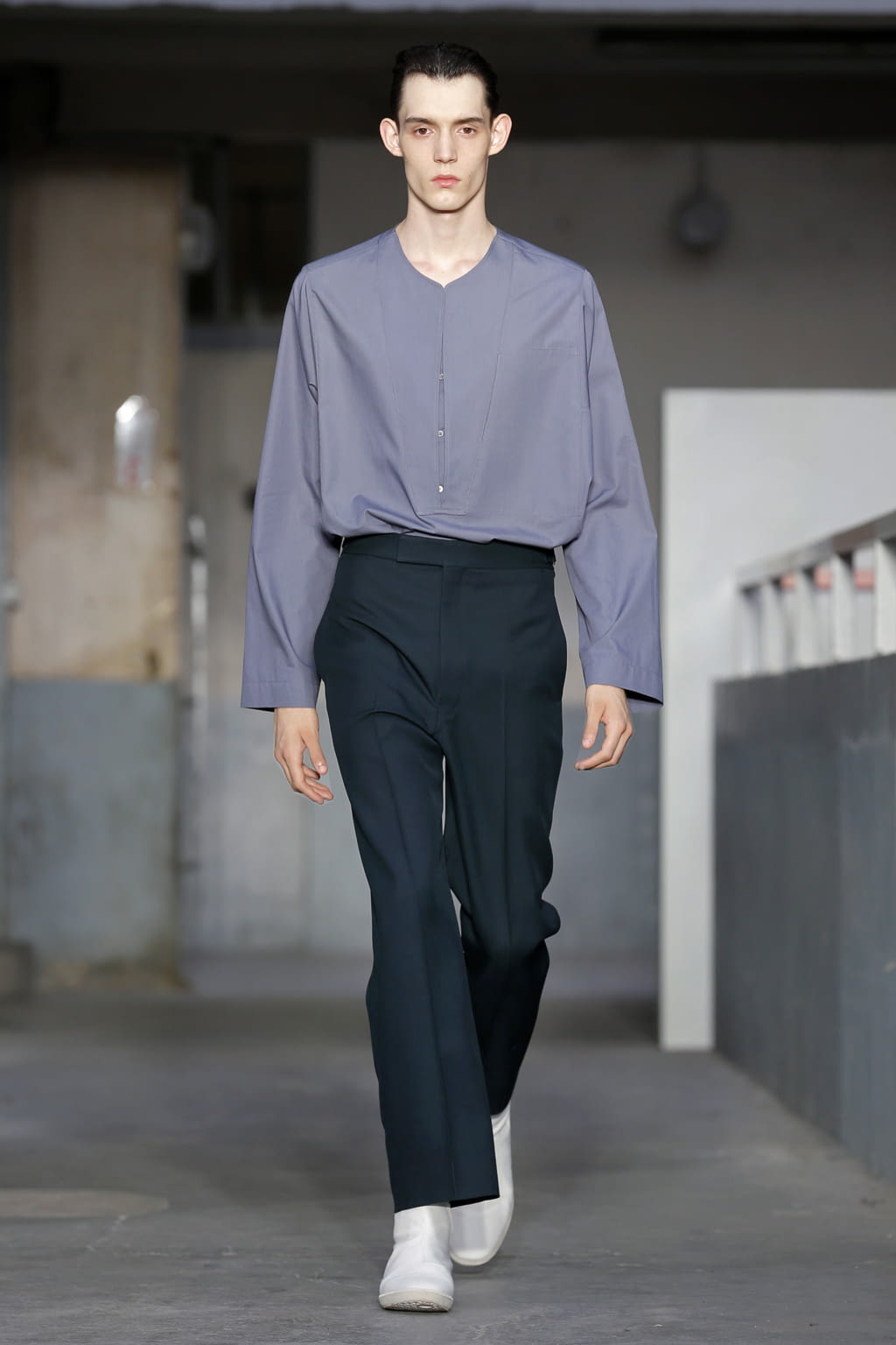 Fashion Week Paris Spring/Summer 2018 look 7 from the Lemaire collection 男装