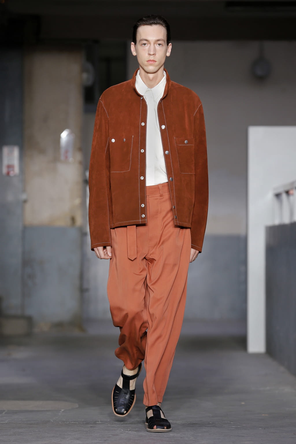 Fashion Week Paris Spring/Summer 2018 look 10 from the Lemaire collection menswear