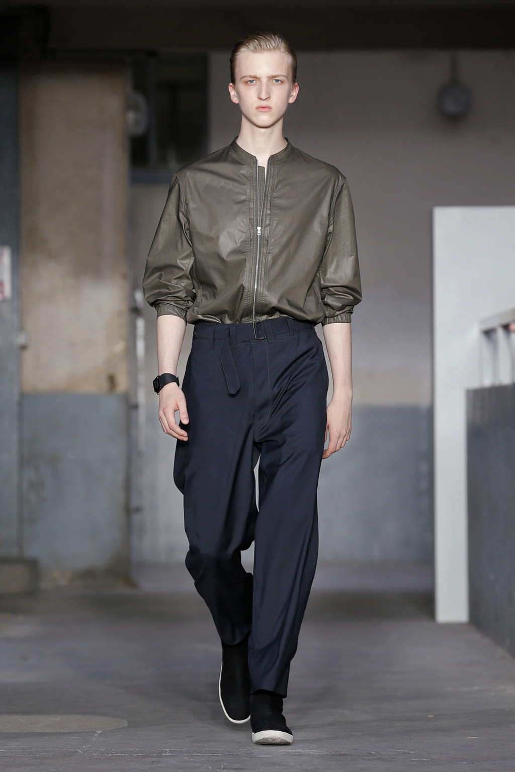 Fashion Week Paris Spring/Summer 2018 look 12 from the Lemaire collection 男装