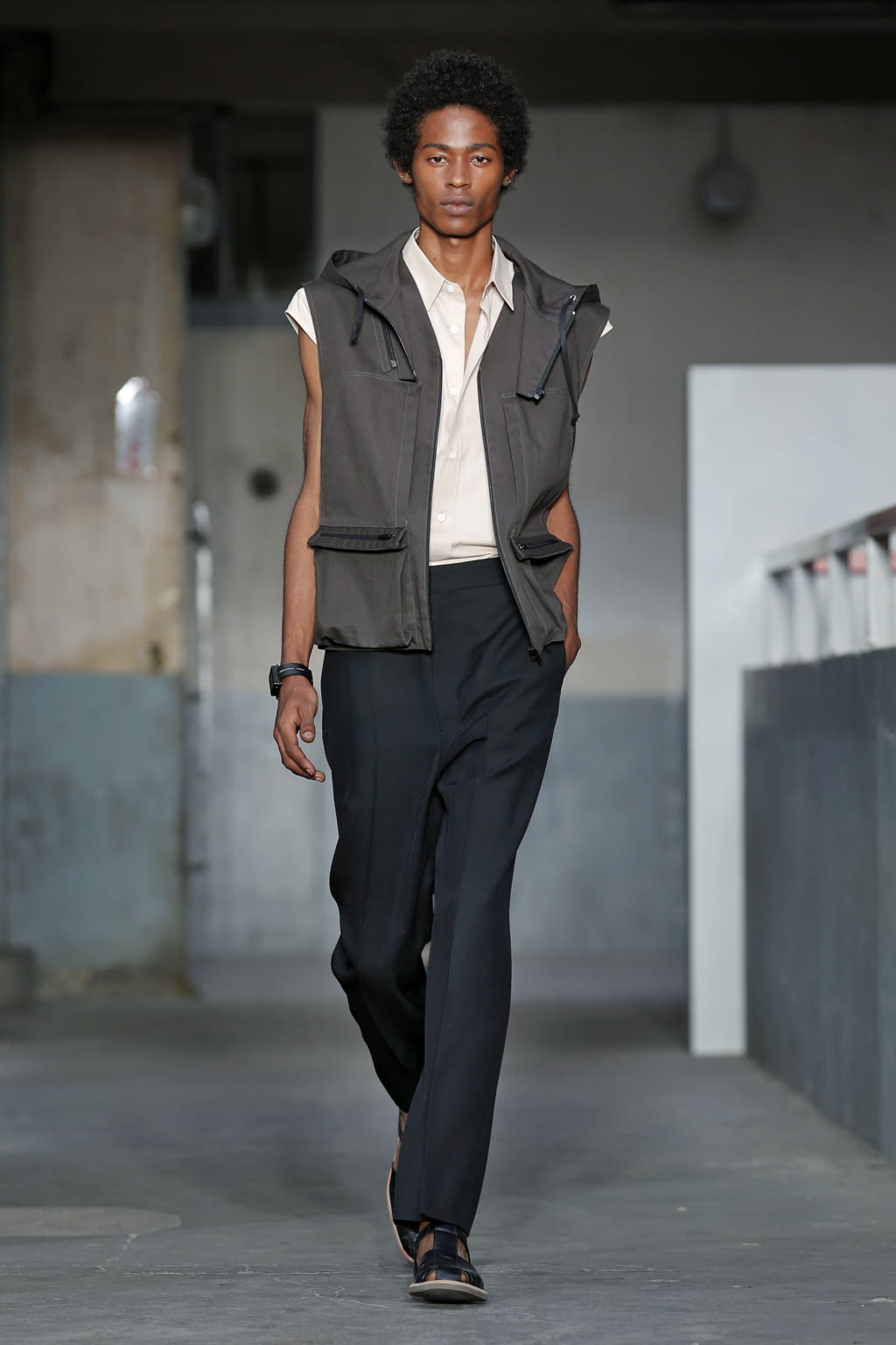 Fashion Week Paris Spring/Summer 2018 look 15 from the Lemaire collection menswear