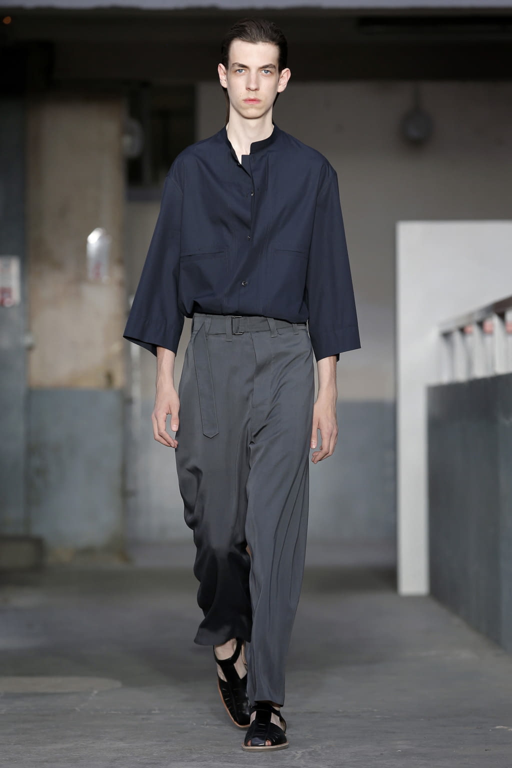 Fashion Week Paris Spring/Summer 2018 look 16 from the Lemaire collection menswear