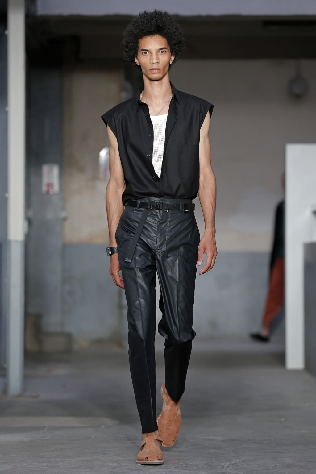 Fashion Week Paris Spring/Summer 2018 look 17 from the Lemaire collection 男装