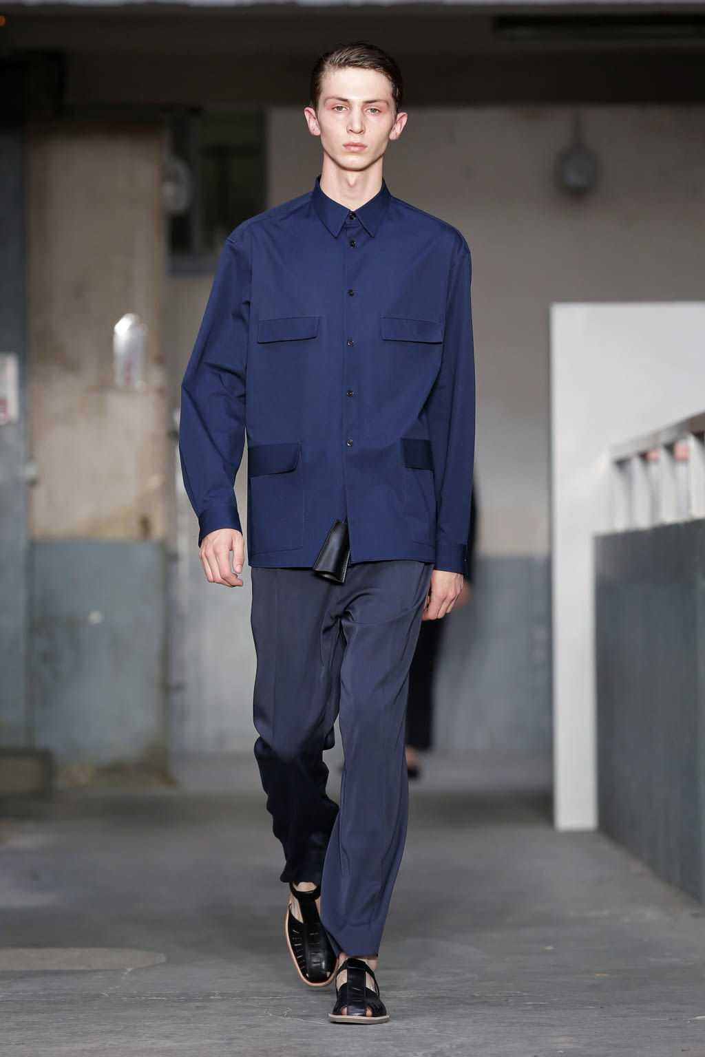 Fashion Week Paris Spring/Summer 2018 look 22 from the Lemaire collection menswear