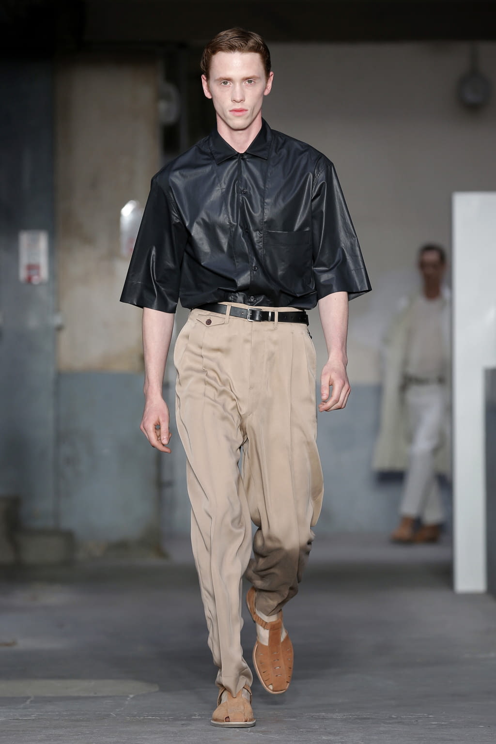 Fashion Week Paris Spring/Summer 2018 look 27 from the Lemaire collection 男装