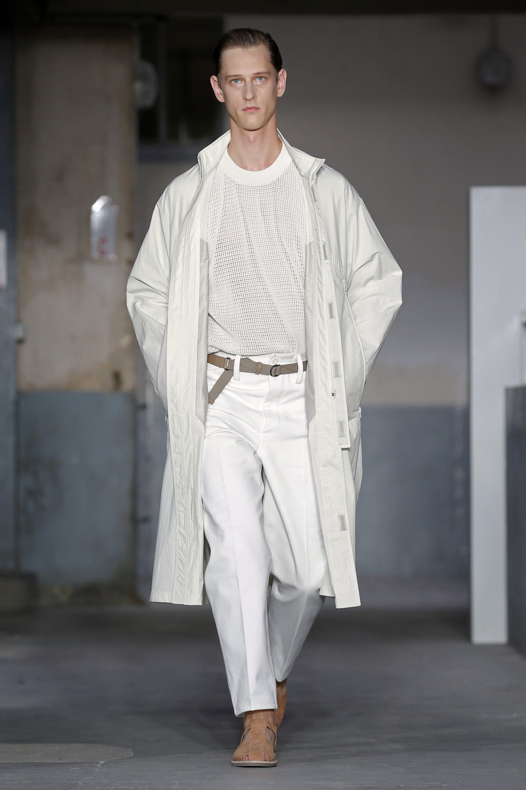 Fashion Week Paris Spring/Summer 2018 look 28 from the Lemaire collection 男装