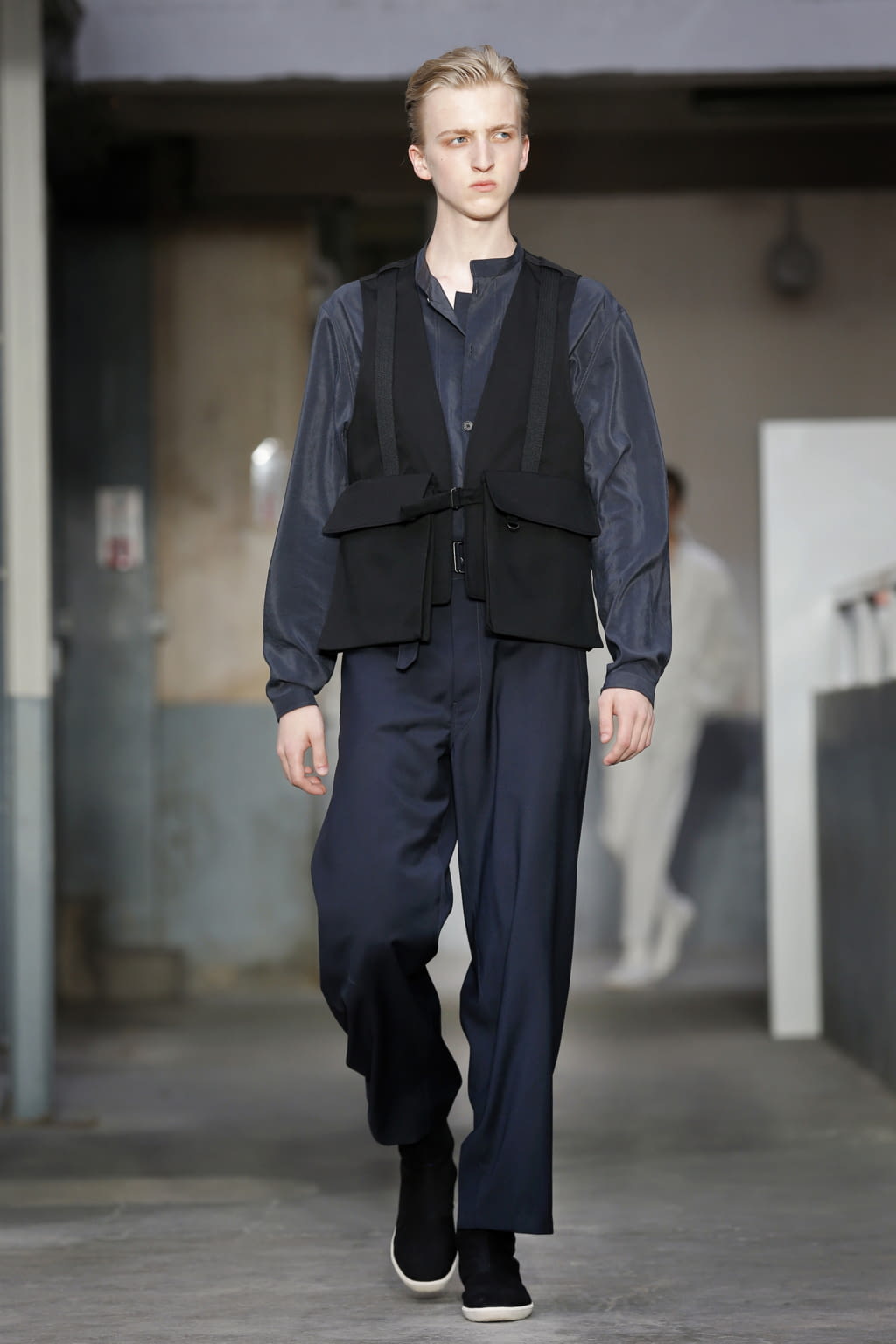 Fashion Week Paris Spring/Summer 2018 look 31 from the Lemaire collection menswear
