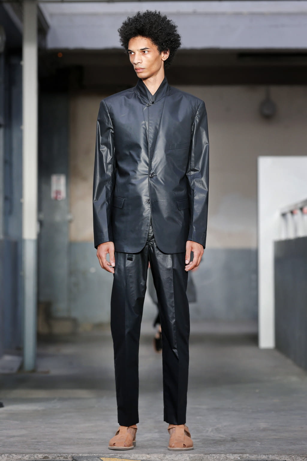 Fashion Week Paris Spring/Summer 2018 look 33 from the Lemaire collection menswear