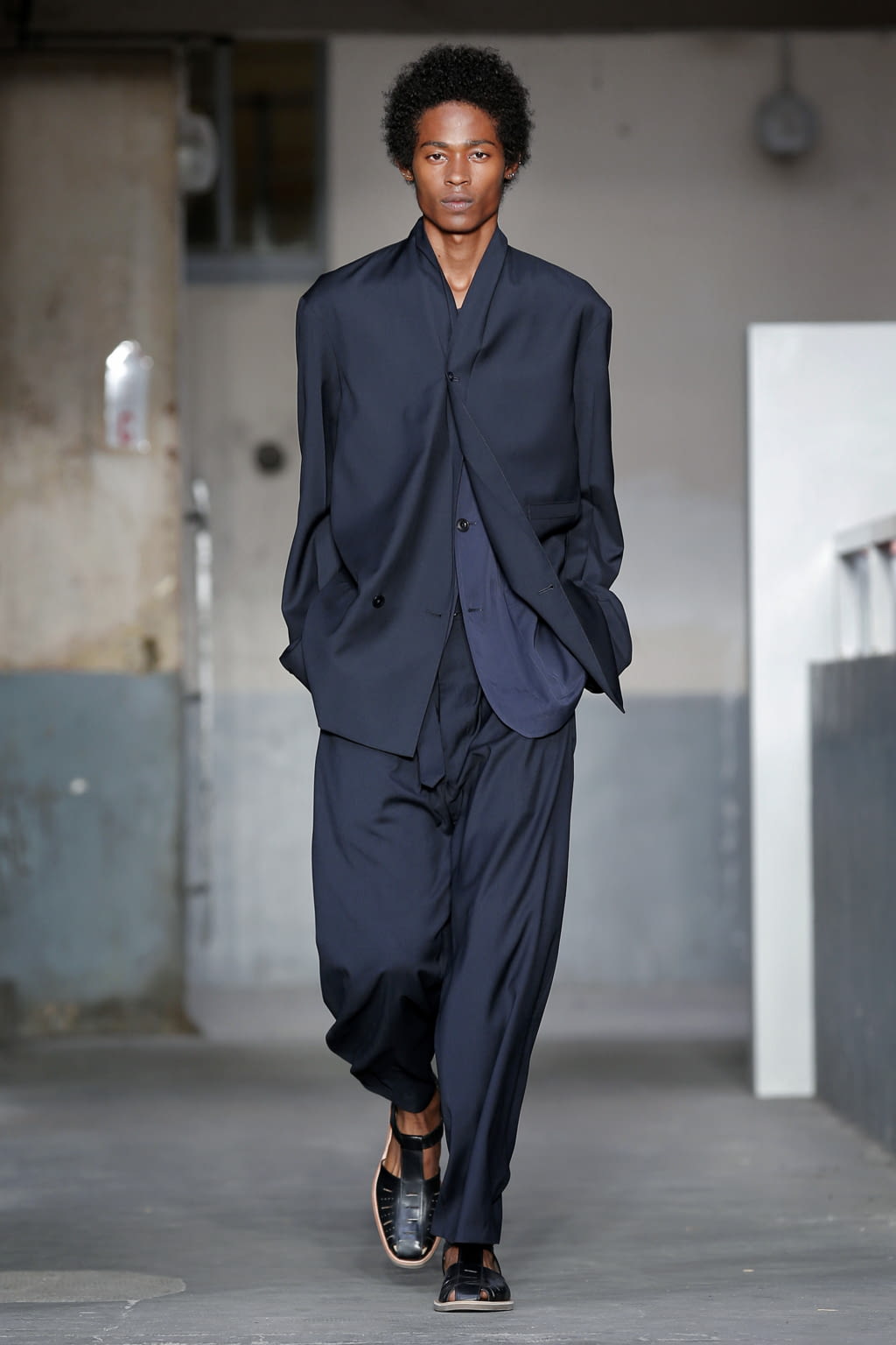Fashion Week Paris Spring/Summer 2018 look 35 from the Lemaire collection menswear
