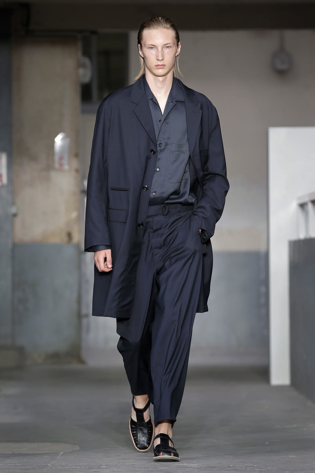 Fashion Week Paris Spring/Summer 2018 look 36 from the Lemaire collection 男装