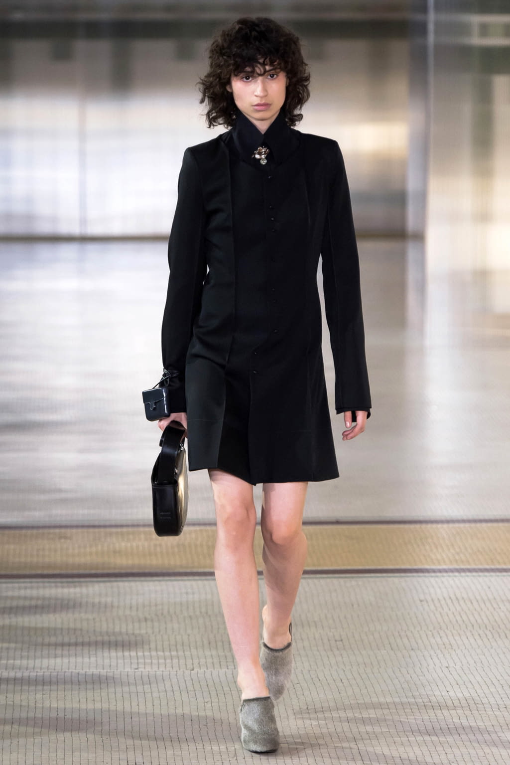 Fashion Week Paris Fall/Winter 2017 look 1 from the Lemaire collection 女装