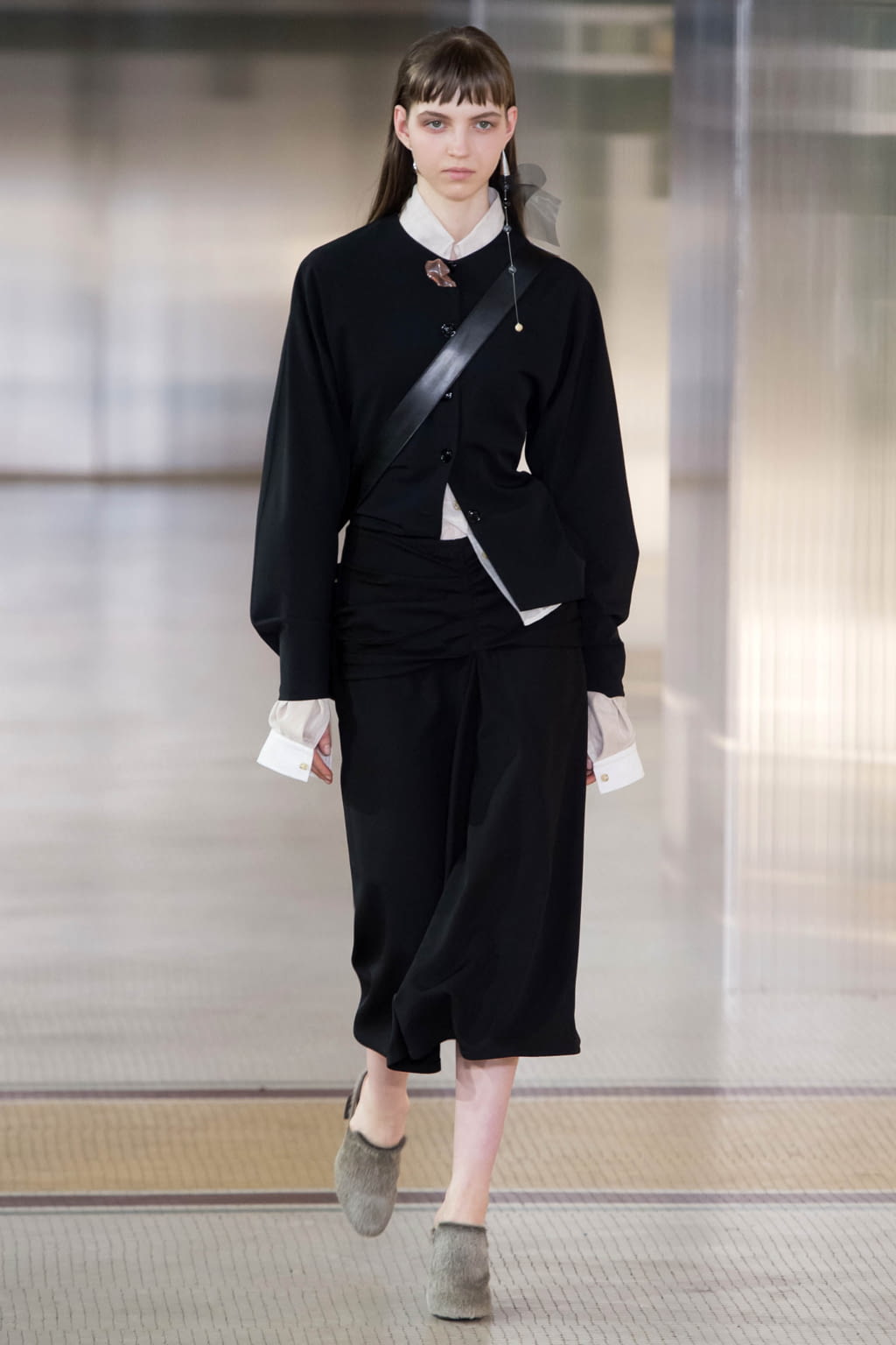Fashion Week Paris Fall/Winter 2017 look 2 from the Lemaire collection womenswear