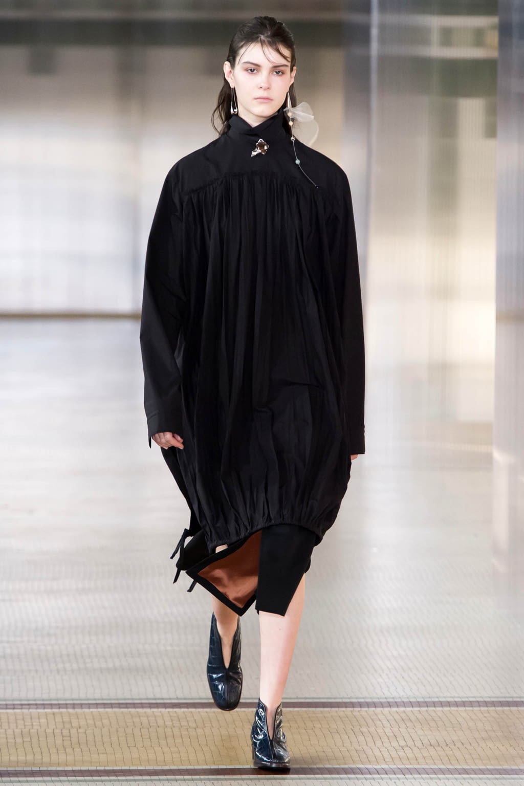 Fashion Week Paris Fall/Winter 2017 look 7 from the Lemaire collection womenswear