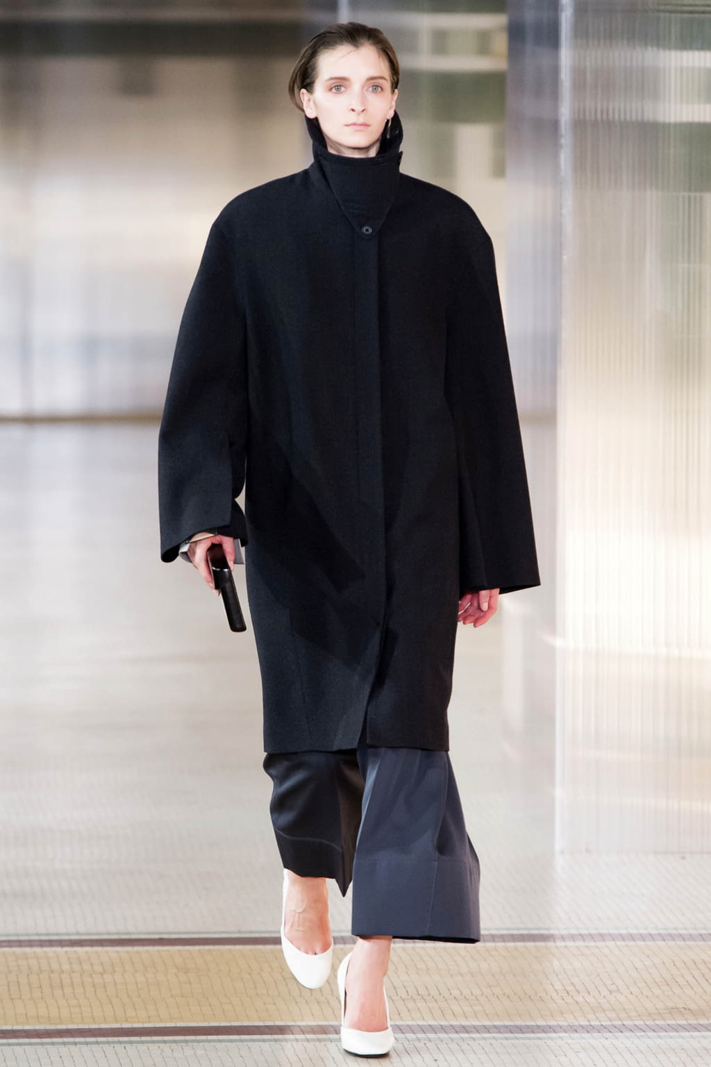 Fashion Week Paris Fall/Winter 2017 look 13 from the Lemaire collection womenswear