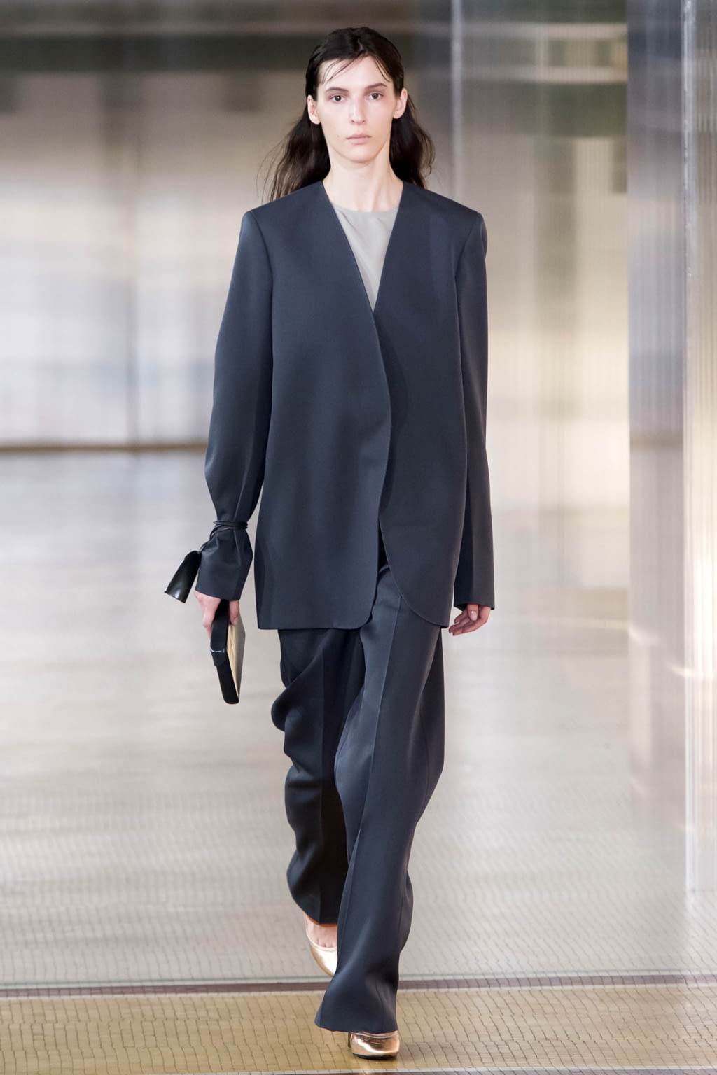 Fashion Week Paris Fall/Winter 2017 look 15 from the Lemaire collection womenswear