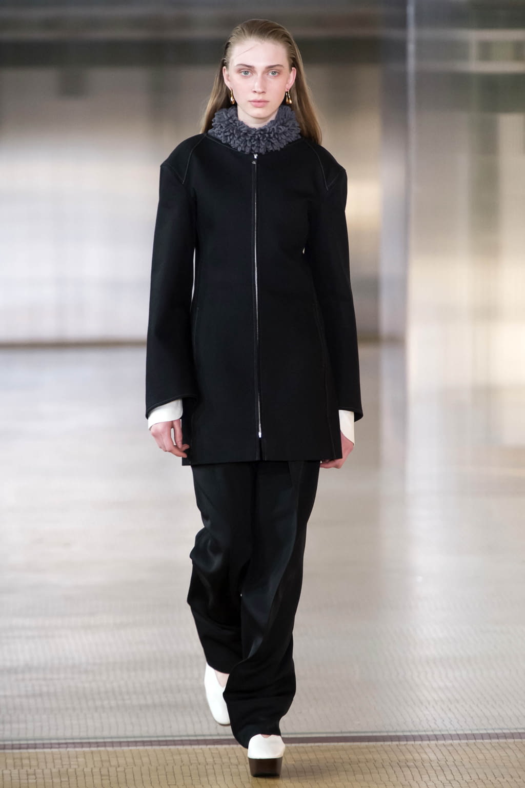Fashion Week Paris Fall/Winter 2017 look 21 from the Lemaire collection 女装