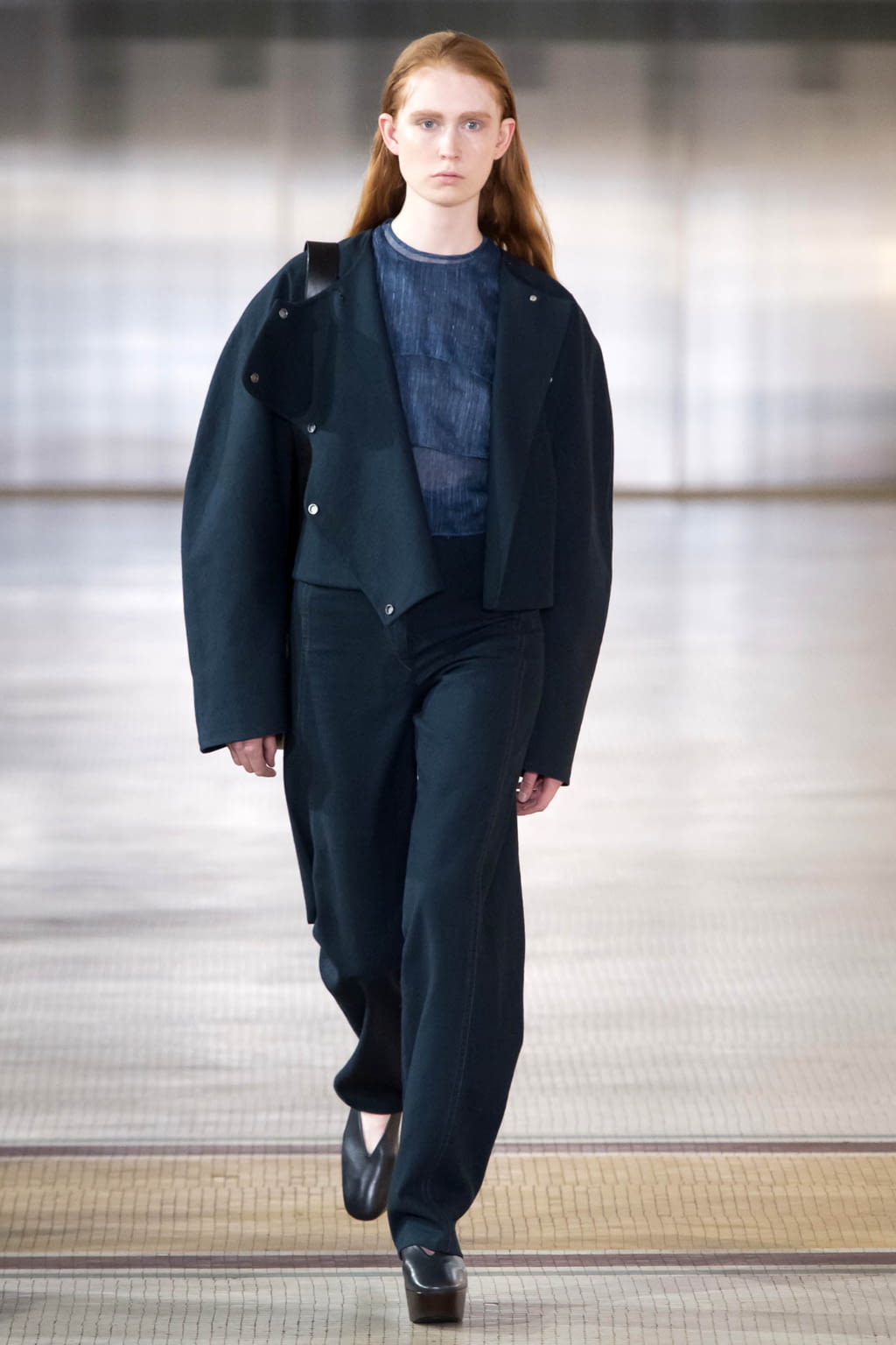 Fashion Week Paris Fall/Winter 2017 look 23 from the Lemaire collection 女装