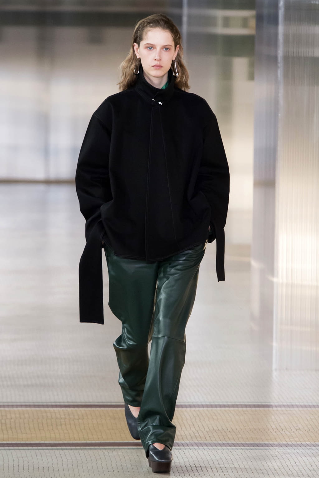 Fashion Week Paris Fall/Winter 2017 look 27 from the Lemaire collection 女装