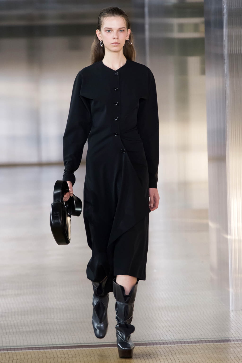 Fashion Week Paris Fall/Winter 2017 look 32 from the Lemaire collection womenswear