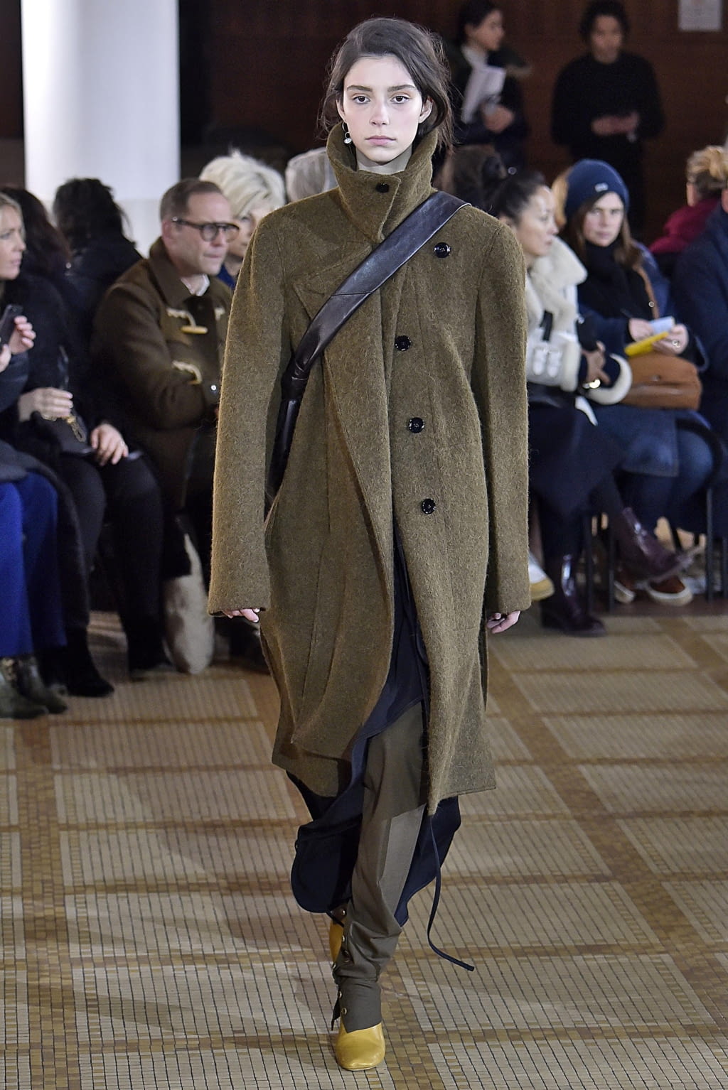 Fashion Week Paris Fall/Winter 2018 look 4 from the Lemaire collection womenswear