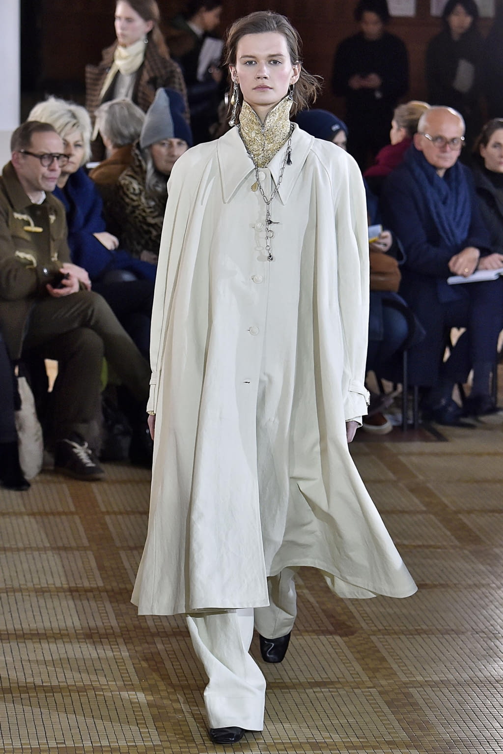 Fashion Week Paris Fall/Winter 2018 look 8 from the Lemaire collection womenswear