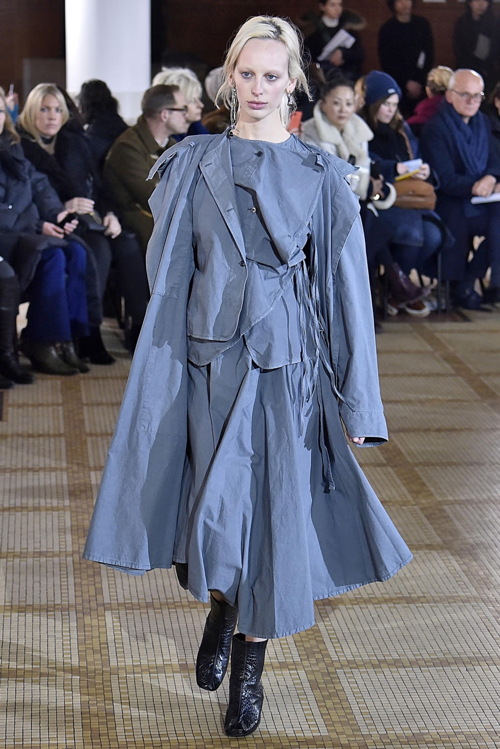 Fashion Week Paris Fall/Winter 2018 look 10 from the Lemaire collection womenswear