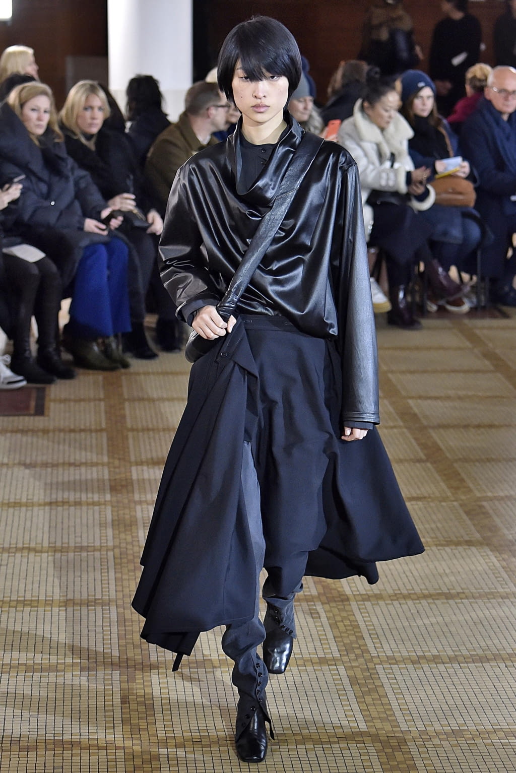 Fashion Week Paris Fall/Winter 2018 look 12 from the Lemaire collection womenswear