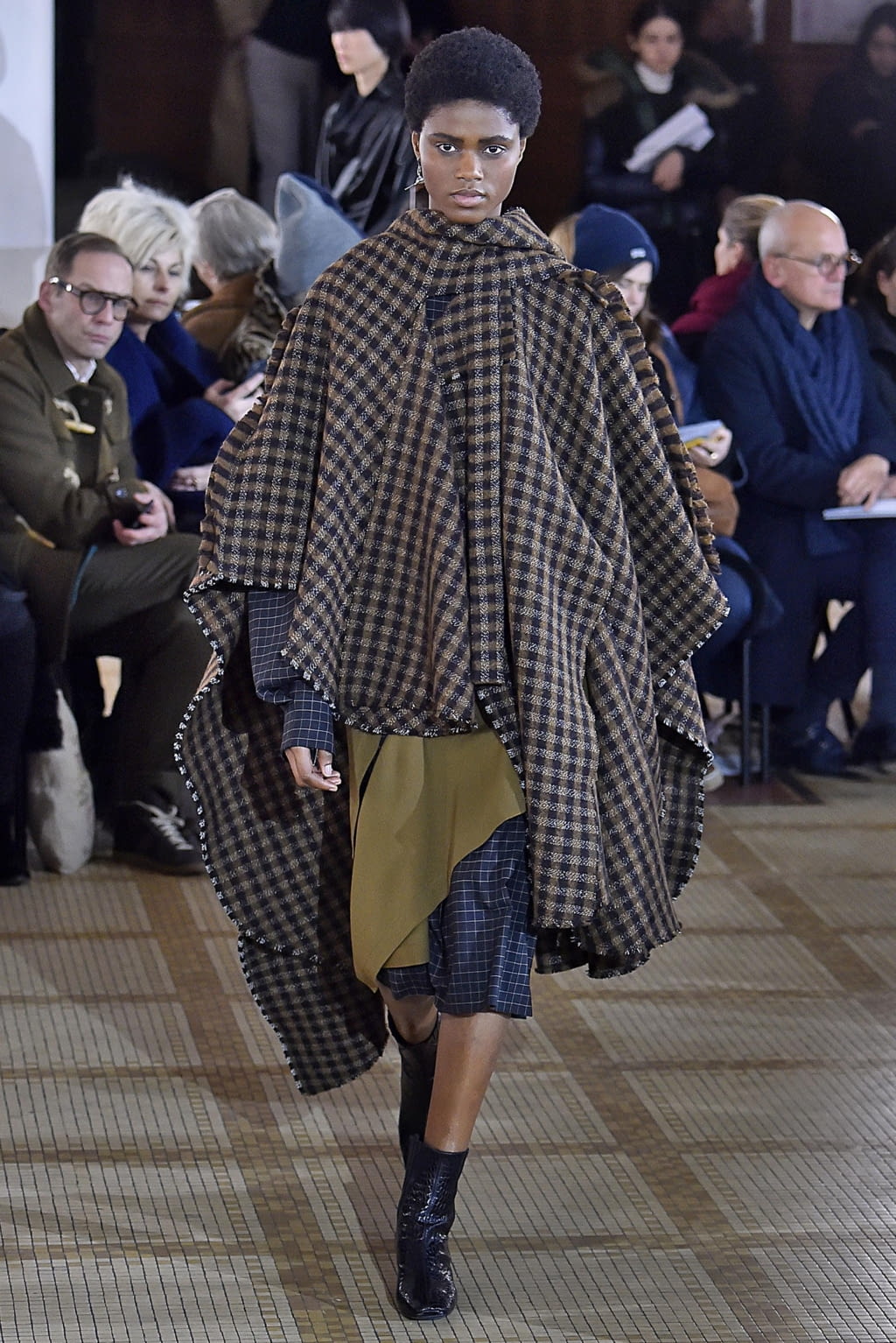 Fashion Week Paris Fall/Winter 2018 look 14 from the Lemaire collection womenswear