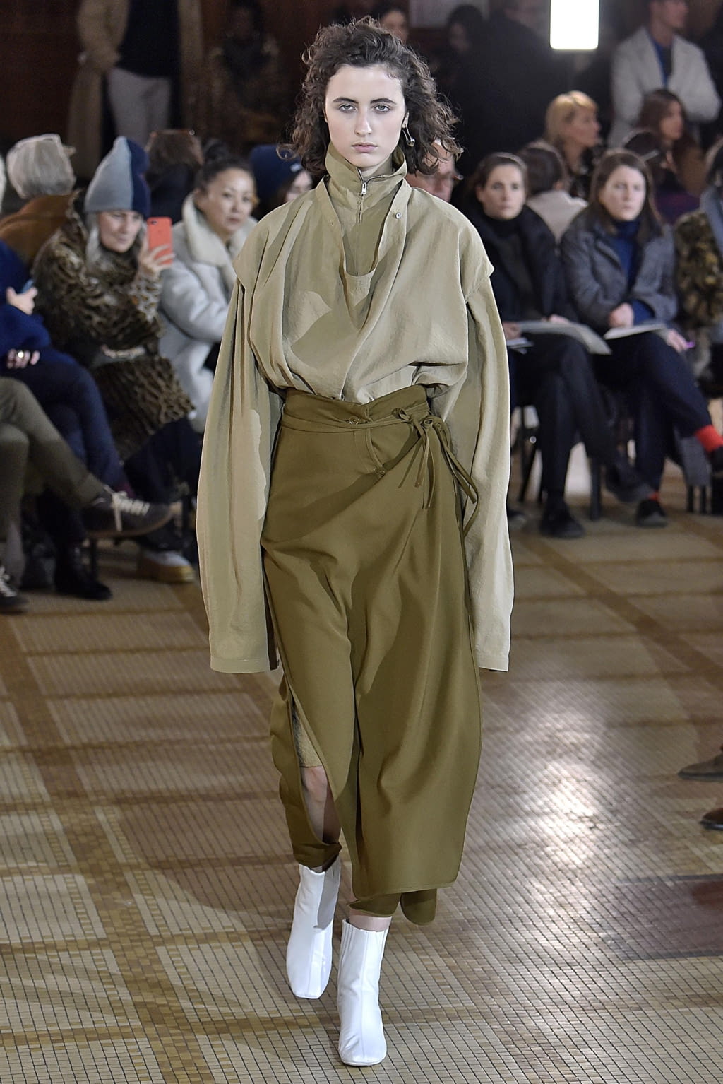 Fashion Week Paris Fall/Winter 2018 look 17 from the Lemaire collection 女装