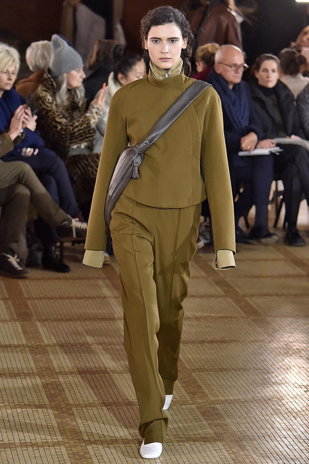Fashion Week Paris Fall/Winter 2018 look 23 from the Lemaire collection womenswear
