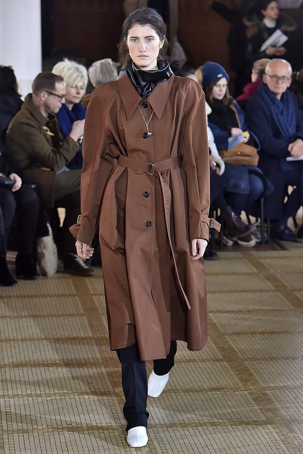 Fashion Week Paris Fall/Winter 2018 look 25 from the Lemaire collection womenswear